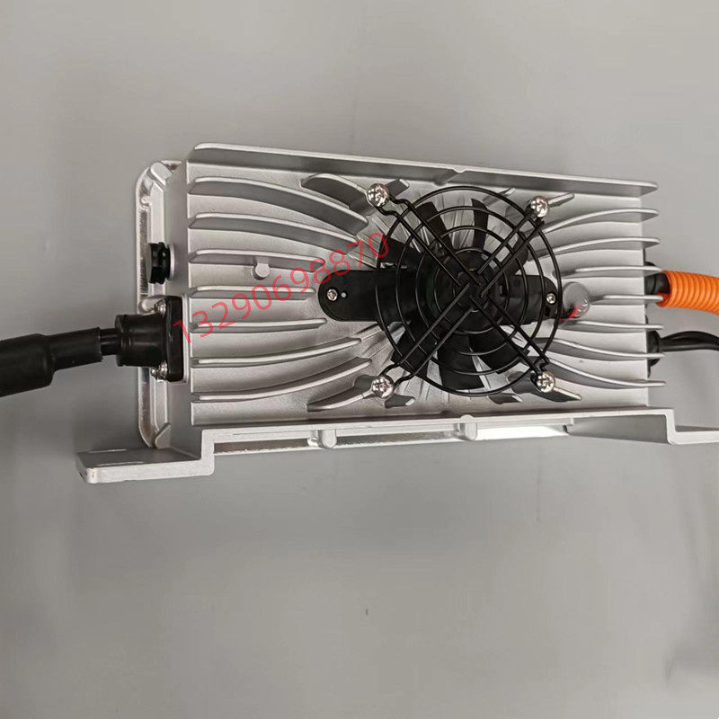 金彭充电器D70S70S7V8电动四轮车充电器金鹏60V72V车载充电机