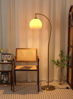 法式中古风落地灯客厅卧室高级感轻奢沙发旁摆件意式极简氛围台灯