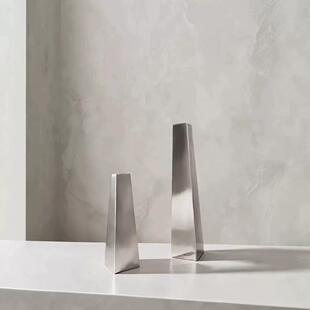 包豪斯中古风不锈钢花瓶客厅插花餐桌玄关侘寂摆件高级感极简花器