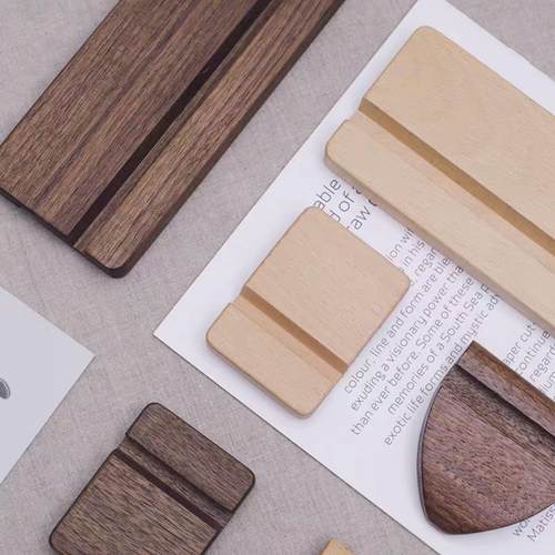 厂家制作懒人桌面手机木支架 展示实木架 黑胡桃榉木实木手机底座