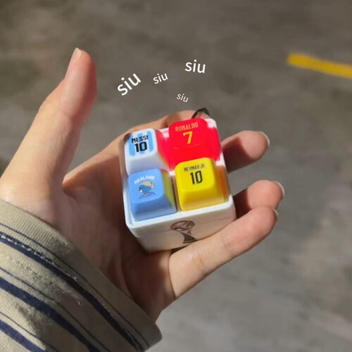 Siu~C罗世界杯按键四合一梅西哈兰德抽象发光语音挂件球迷应援