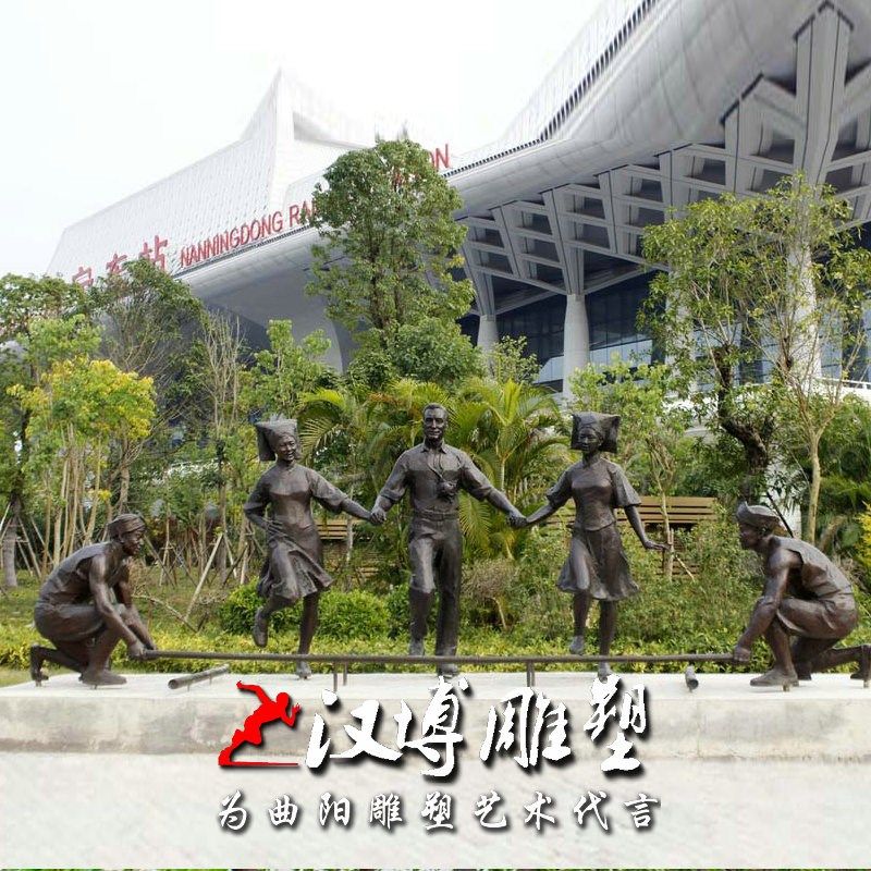 民俗小品人物雕塑踩高跷杂技表演商业街步行街人物玻璃钢铸铜雕塑