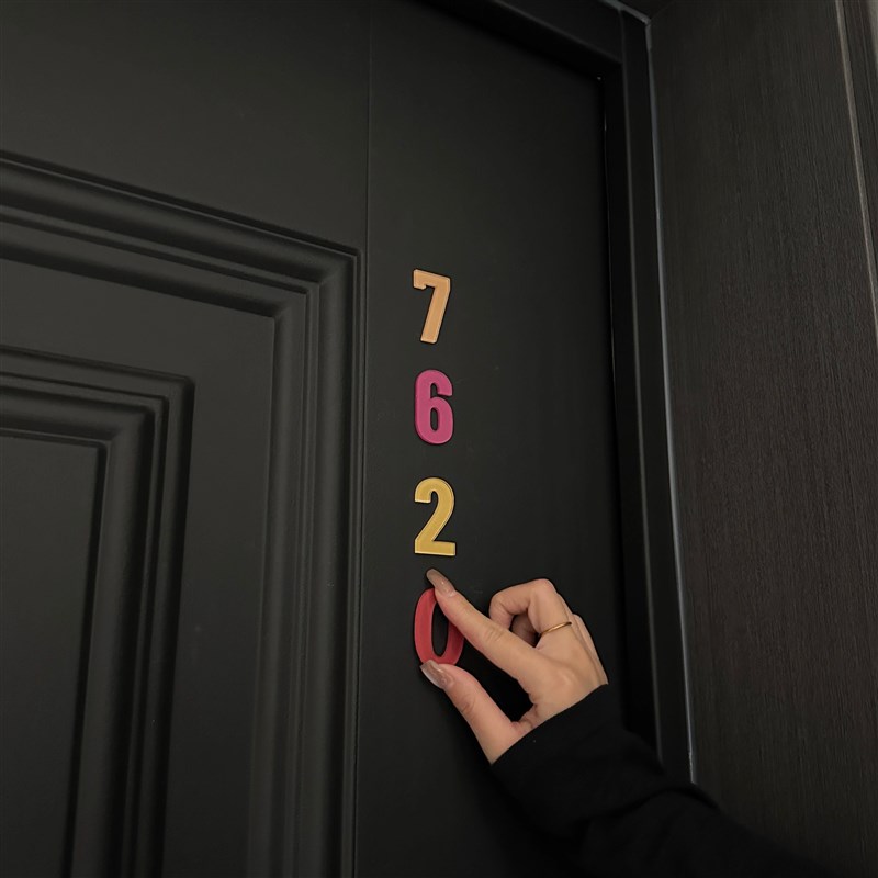 高级感亚克力定制家用号码牌不伤门简约立体门牌号单个数字贴创意