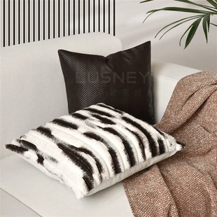设计师个性抱枕轻奢样板房靠枕沙发客厅白咖花纹条状棉毛软背垫套