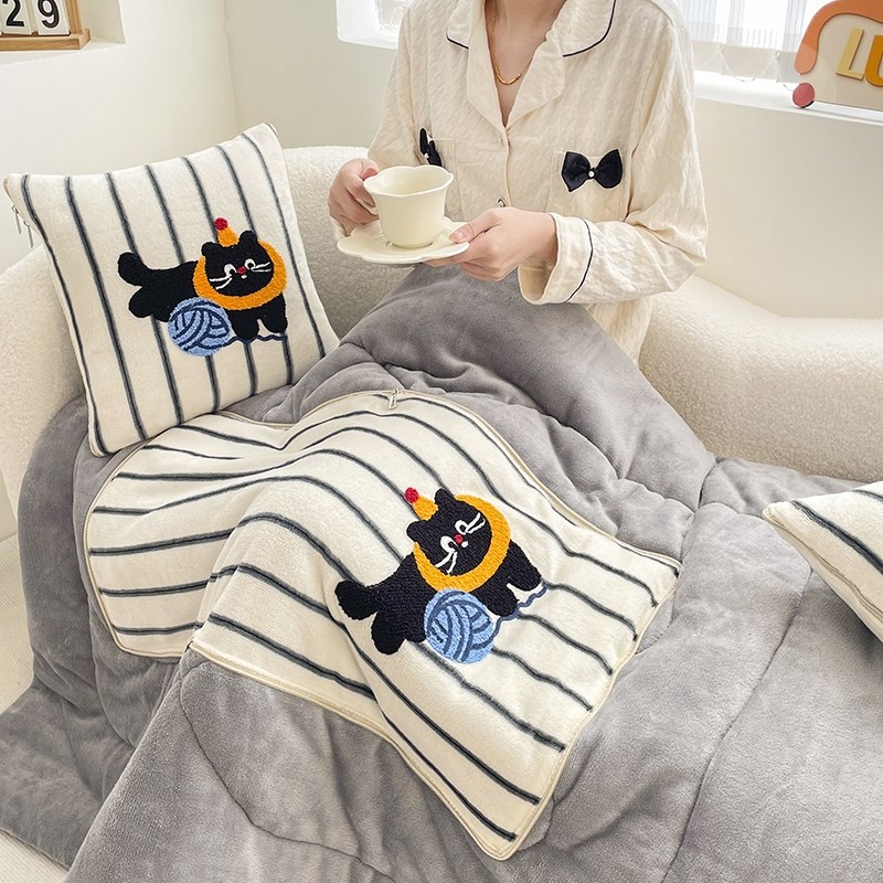 多巴胺牛奶绒抱枕被子两用二合一盖毯办I公室午睡车载靠枕沙发被