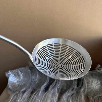 新疆包邮博尚家304不锈钢一体成型大漏勺过滤网勺家用加厚油炸火