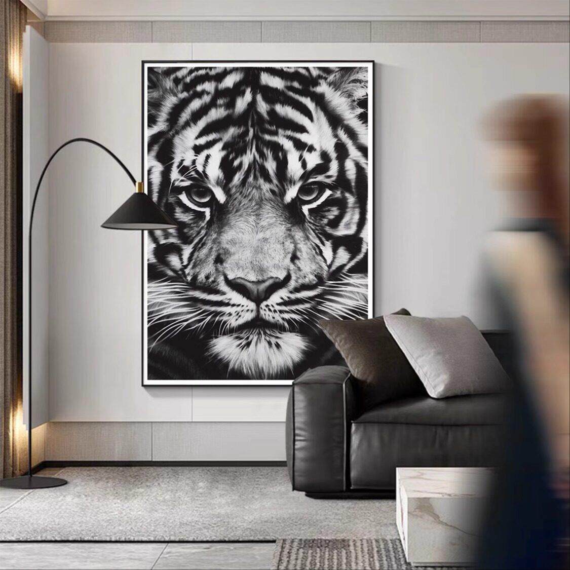 黑白老虎装饰画高级感入户玄关迎门画现代竖版轻奢小众艺术画