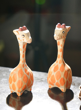 木雕手工长颈鹿小摆件办公室电脑桌面装饰手作艺品可爱卡通好物