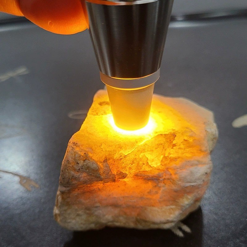 照玉石专用鉴定强光手电筒验玉石看翡翠烟酒荧光检测365nm紫光灯