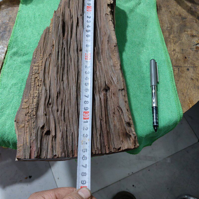 山区天然枣木雷击木玉化沉水料,36*12*3厘米左右。摆件,雕刻。