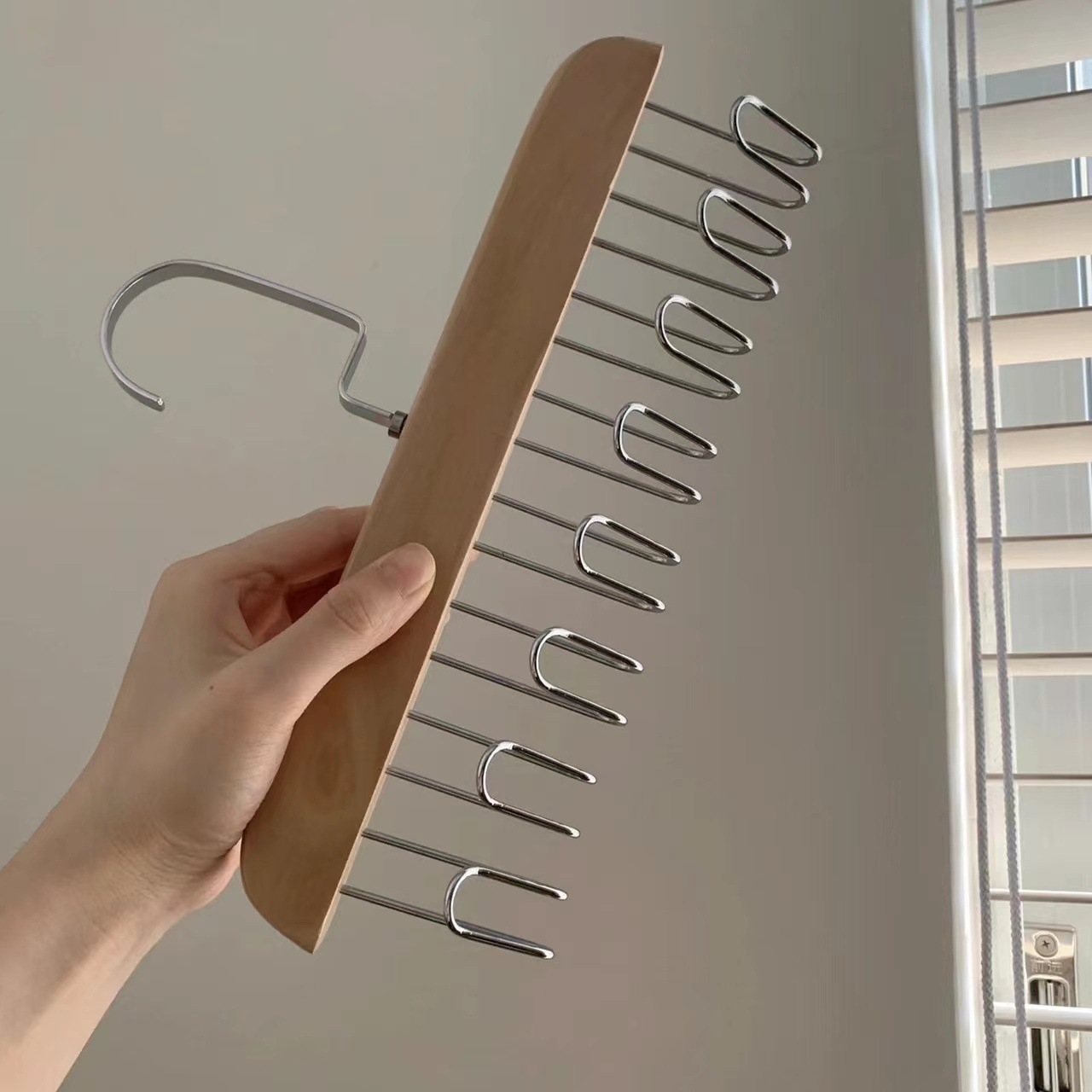 多功能衣架挂衣家用无痕防肩角木神器橱柜挂钩内衣吊带收纳晾晒架