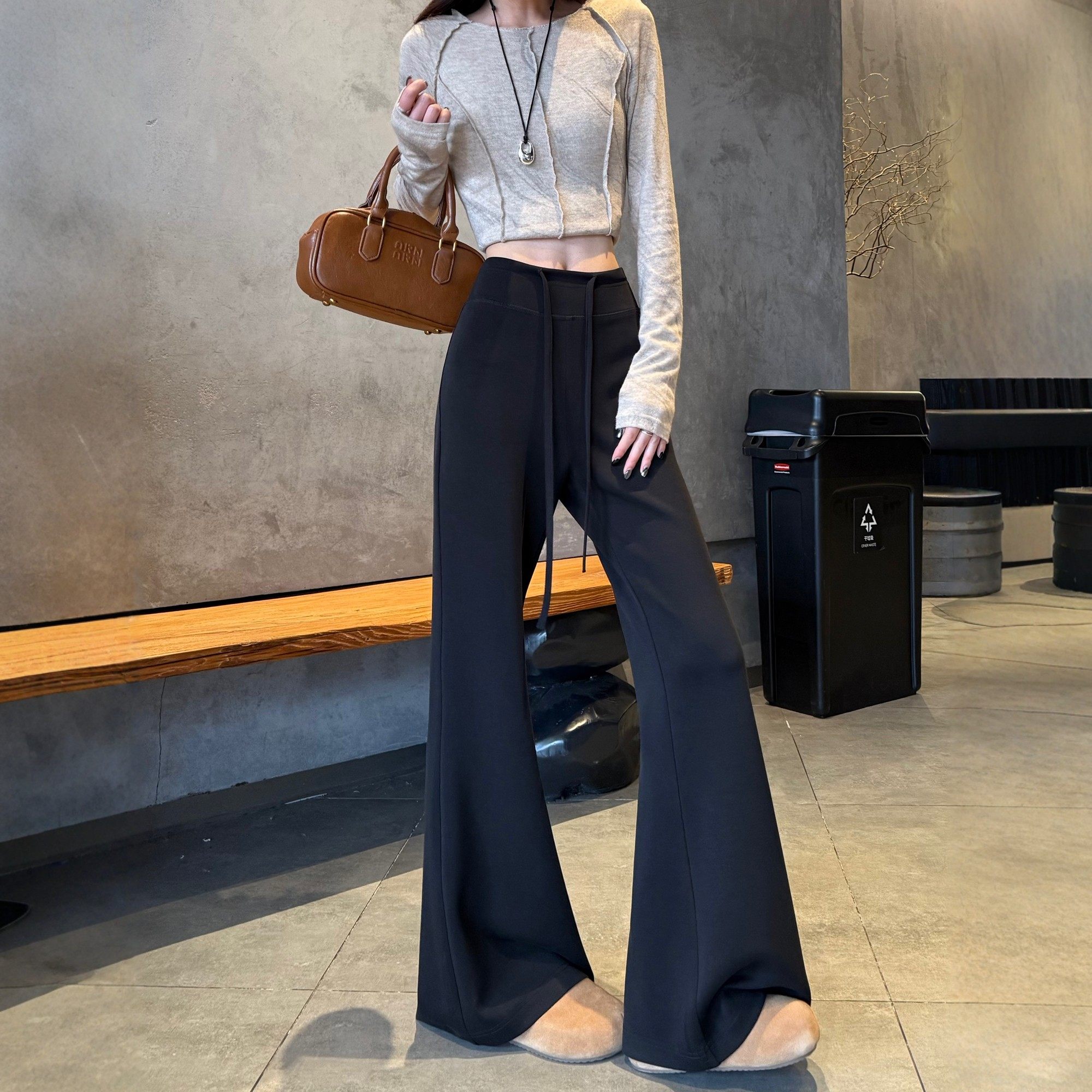 黑色垂感微喇裤女2026春款宽松超模裤高腰弹力显瘦窄版针织喇叭裤