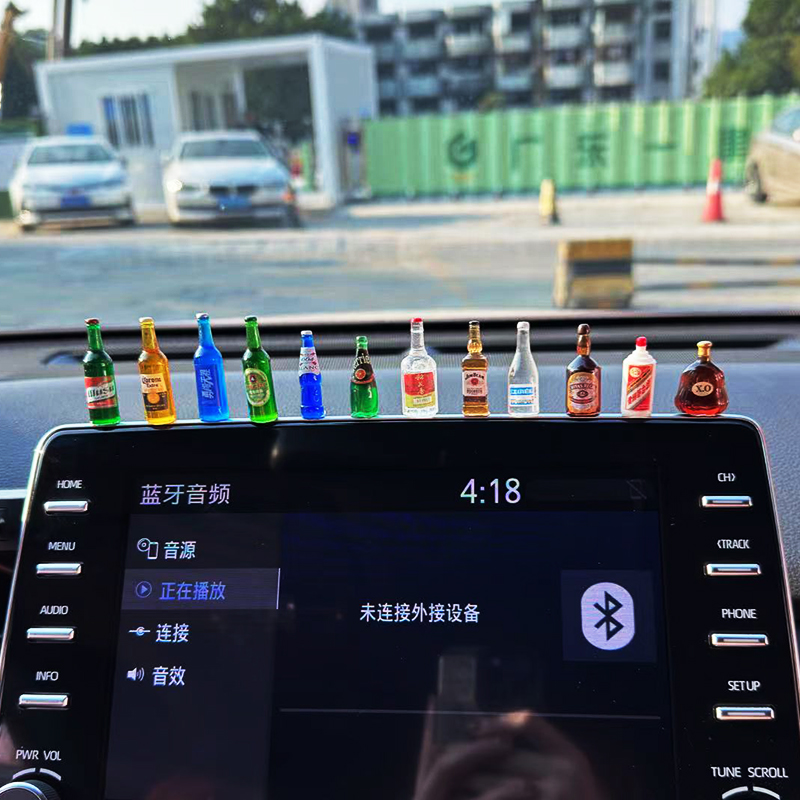 小酒瓶迷a你汽车摆件车载中控台创意车上可爱屏幕车内装饰品大全