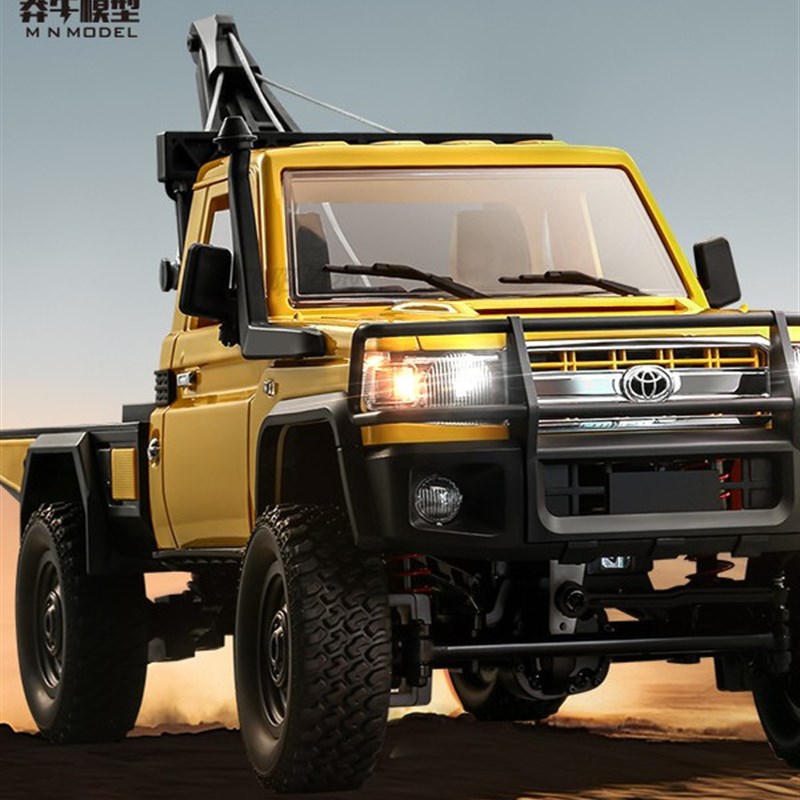 莽牛MN82T四驱遥控越野车拖吊1:12丰田皮卡防水攀爬模型玩具男孩