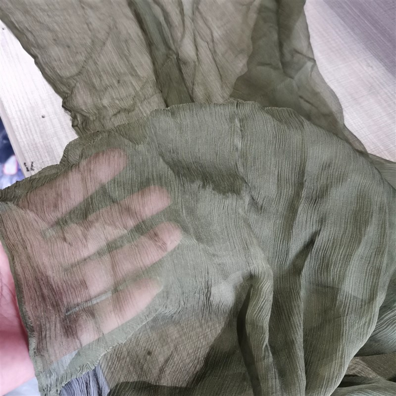 夏季丝绸真丝纱布头8姆米 卡其绿色顺纡纱褶皱布头大块料五米价格