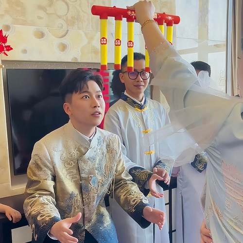 结婚接亲游戏眼疾手快挑战 整人堵门新郎伴郎创意搞笑氛围道具用