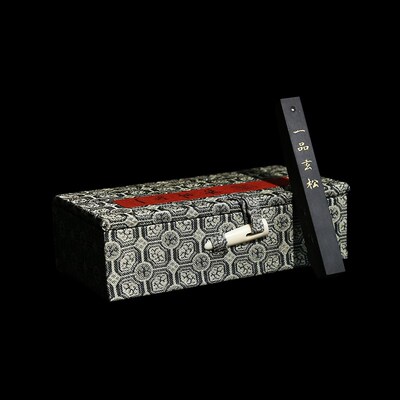 郁文轩 国家非遗一品玄松墨条墨块 冯宜明作品 明窑透脂松烟鹿角
