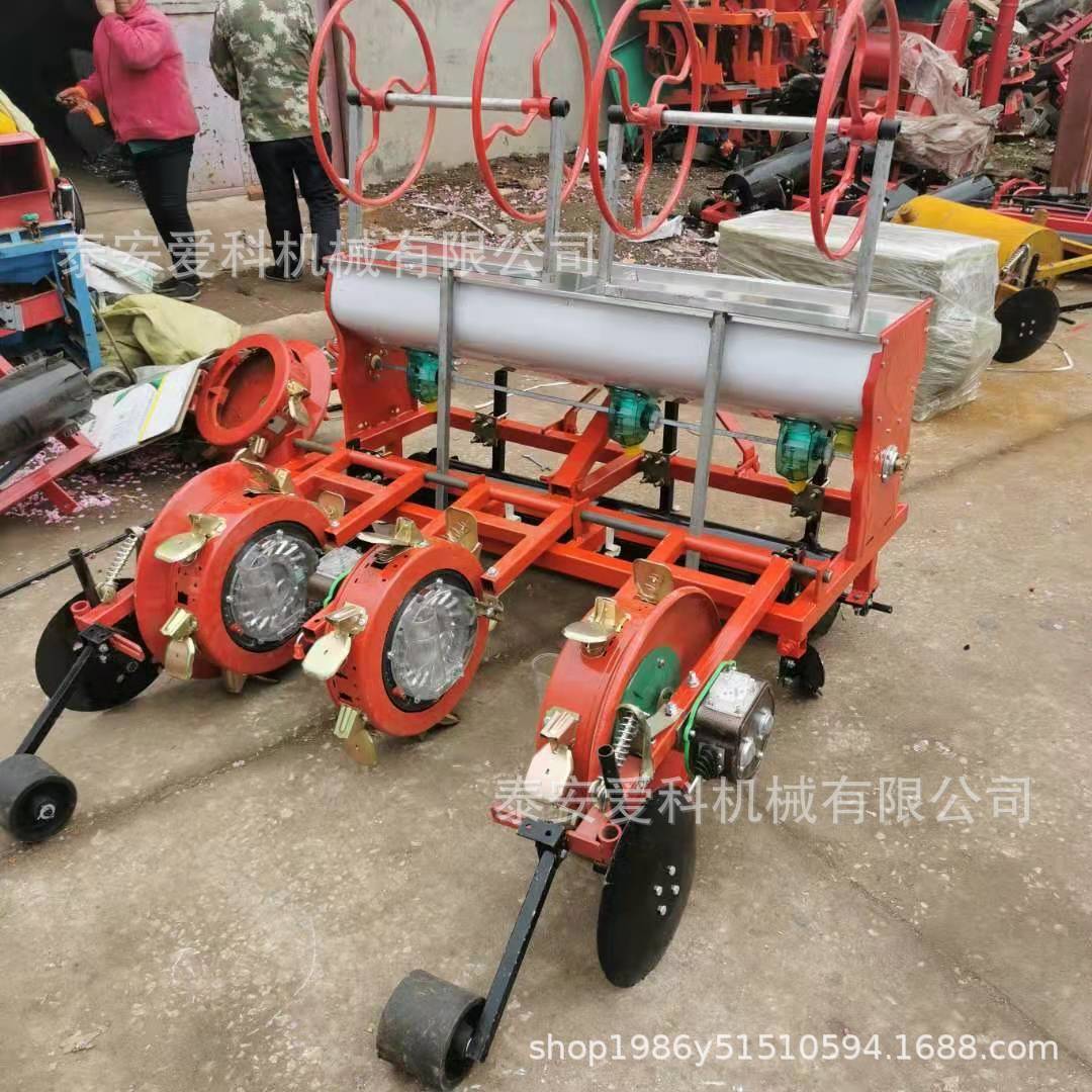 新款玉米谷物播种覆膜机，可免耕起垄施肥种植机精播机