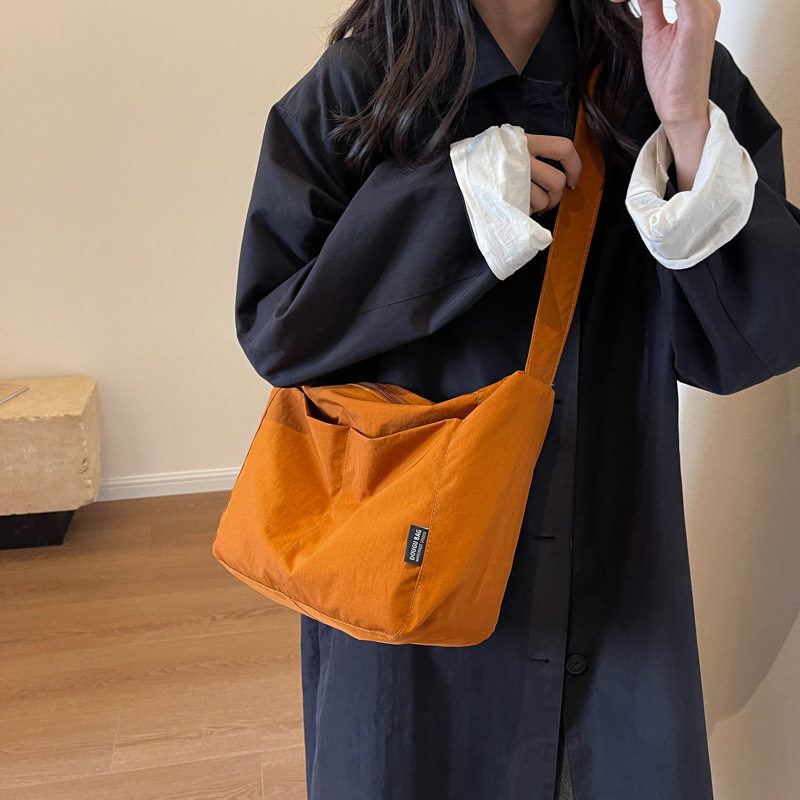 日系防水尼龙休闲单肩布包女新款设计感小众大容量通勤帆布托特包