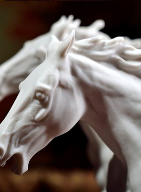 东方泥土设计师蔡国海作品《携手共荣》陶瓷马雕塑艺术办公室摆件