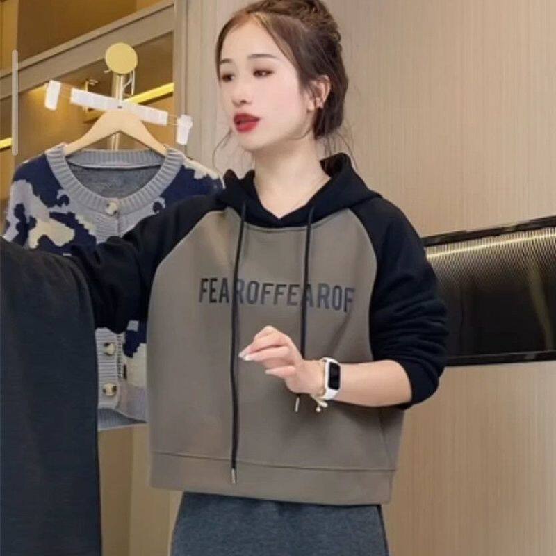 休闲显瘦连帽套头卫衣设计感小众字母插肩袖女宽松短款秋季上衣女