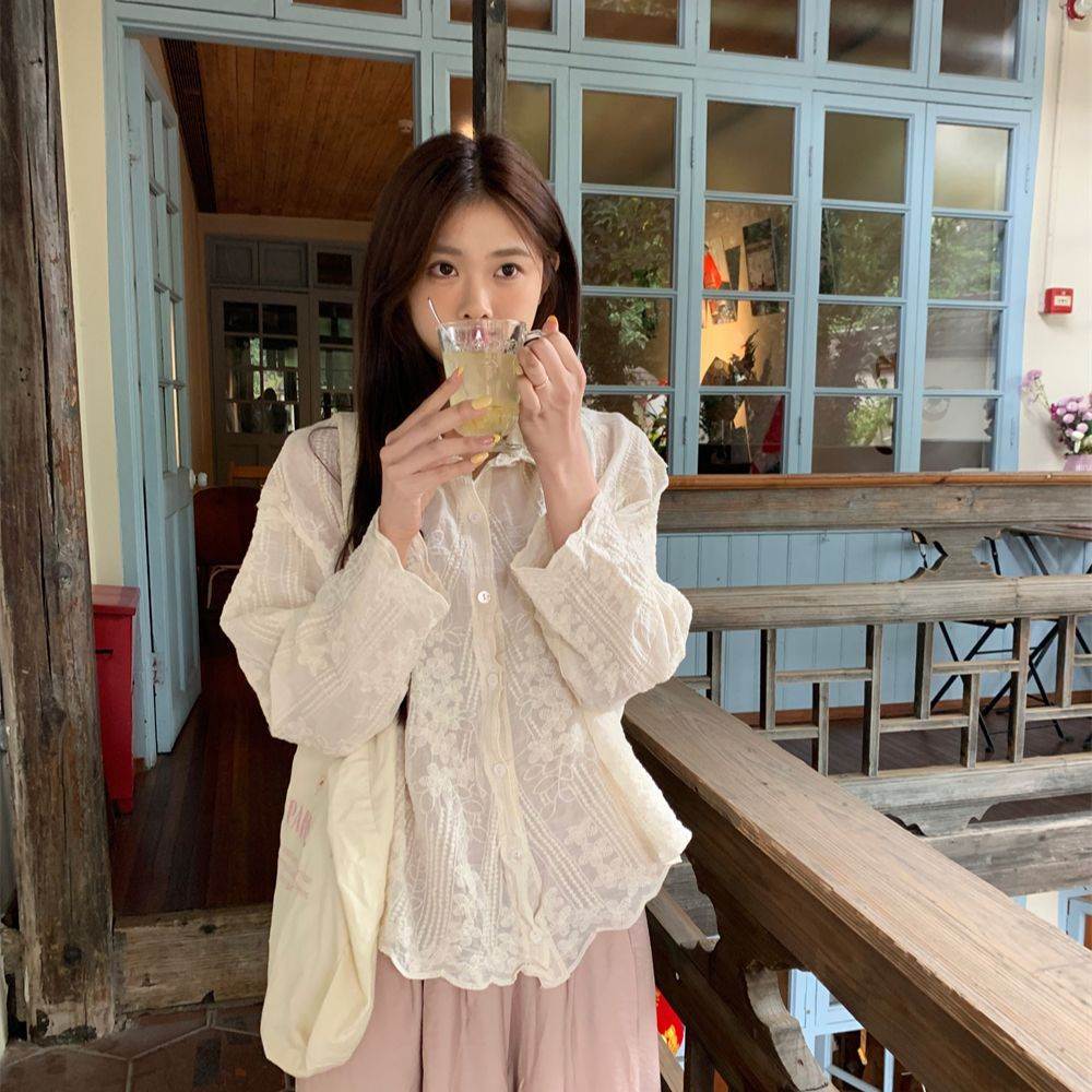 法式重工刺绣蕾丝花朵长袖衬衫女春季温柔风设计感宽松上衣