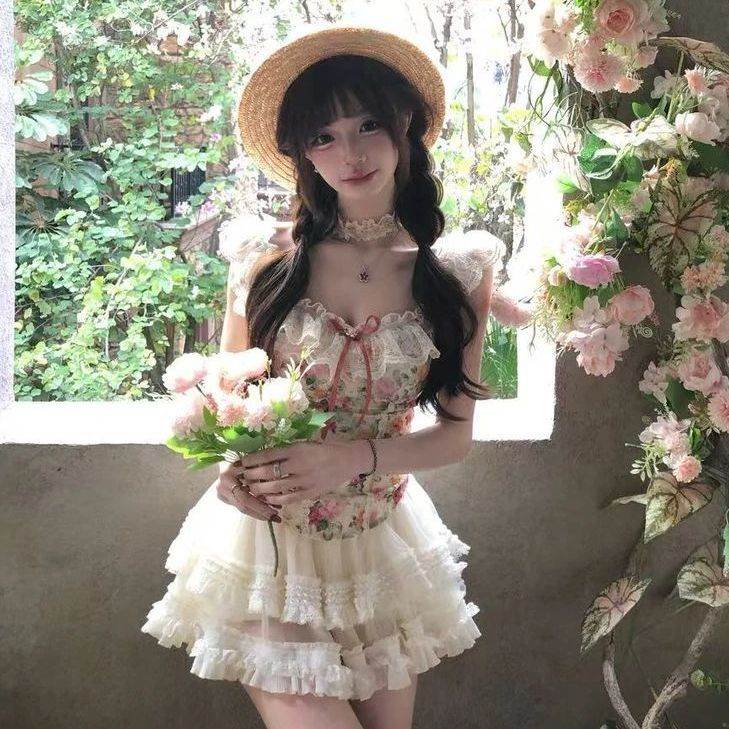 法式显瘦气质田园轻洛丽塔复古少女碎花上衣蓬蓬短裙春季新款套装