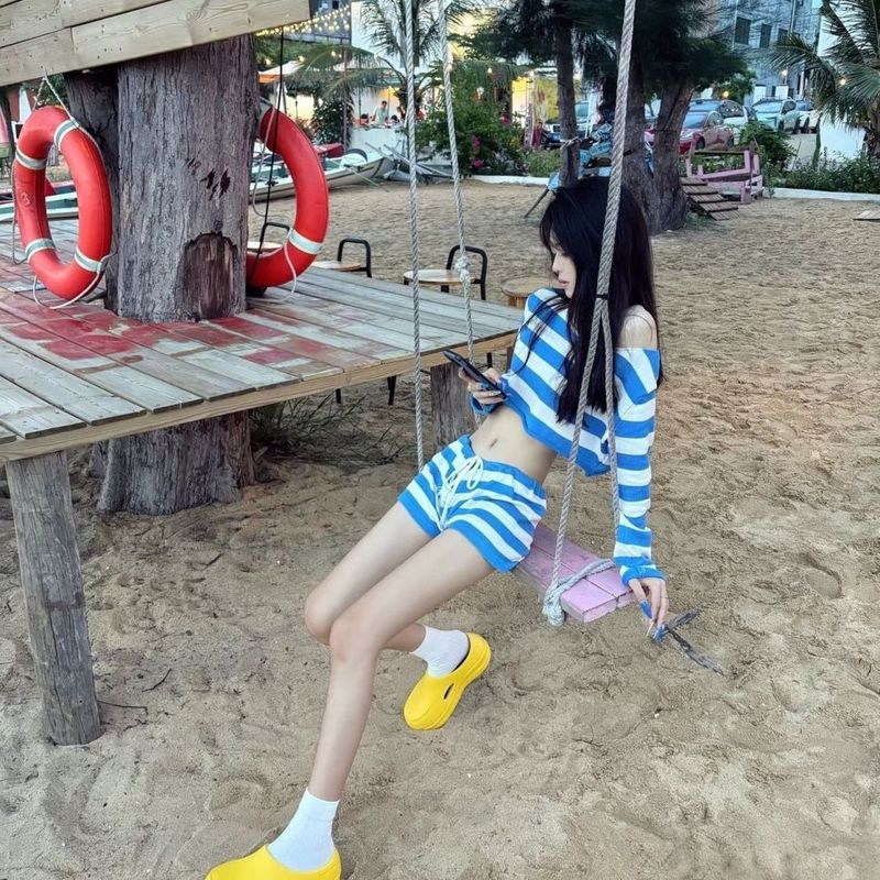 早秋欧美辣妹女度假风休闲条纹针织露脐上衣性感高腰短裤时尚套装