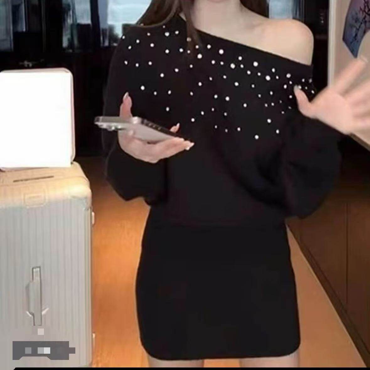 小香风烫钻针织连衣裙女秋冬纯欲性感一字肩包臀裙蝙蝠袖毛衣裙子