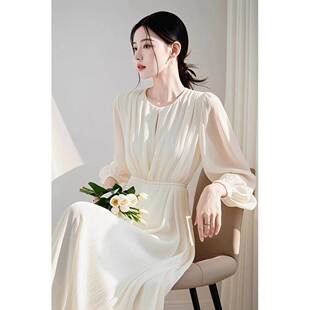 春秋仙森系温柔风女超2026新款长袖轻熟时尚连衣裙高级感气质白色