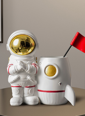 宇航员笔筒收纳摆件办公桌面创意太空人儿童房书桌装饰品男孩礼物