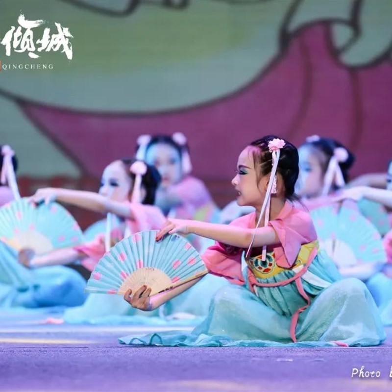 儿童汉服演出服国风古典舞蹈裙我家住在桃花山斗笠小酒馆有位姑娘