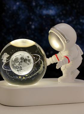 宇航员水晶球摆件发光太空人小夜灯办公室书桌装饰品送人生日礼物