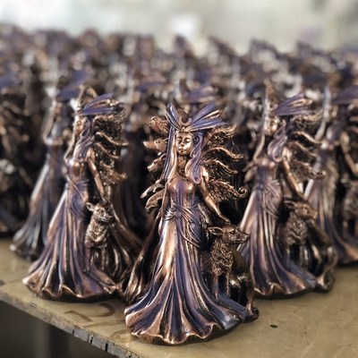 希腊魔法女神雕像赫尔特与狗树脂工艺品摆件客厅桌面装饰女巫猎犬