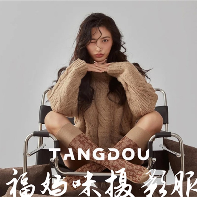 2023年全家福亲子装咖色麻花毛衣影楼主题摄影服装过年新年母女装