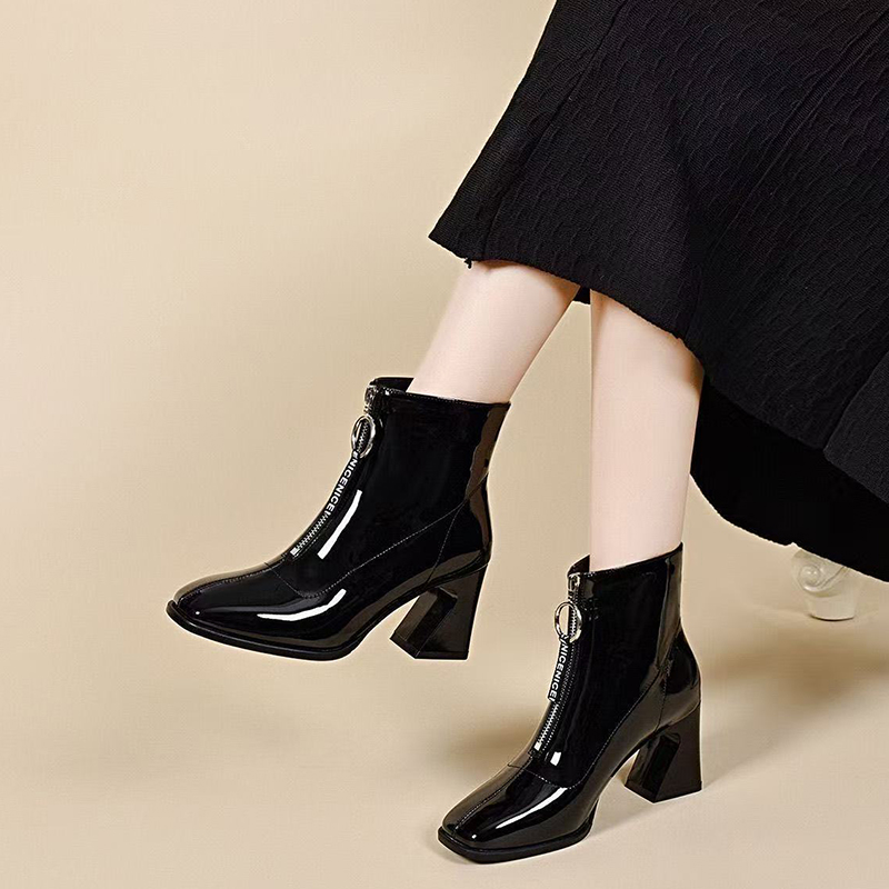 真皮短靴女方头粗跟中跟皮靴百搭秋冬款2025漆皮时尚瘦瘦靴马丁靴