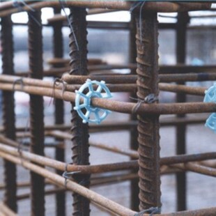 钢筋保护层混凝土垫块建筑材料塑料垫块剪力墙柱子钢筋笼梅花方块