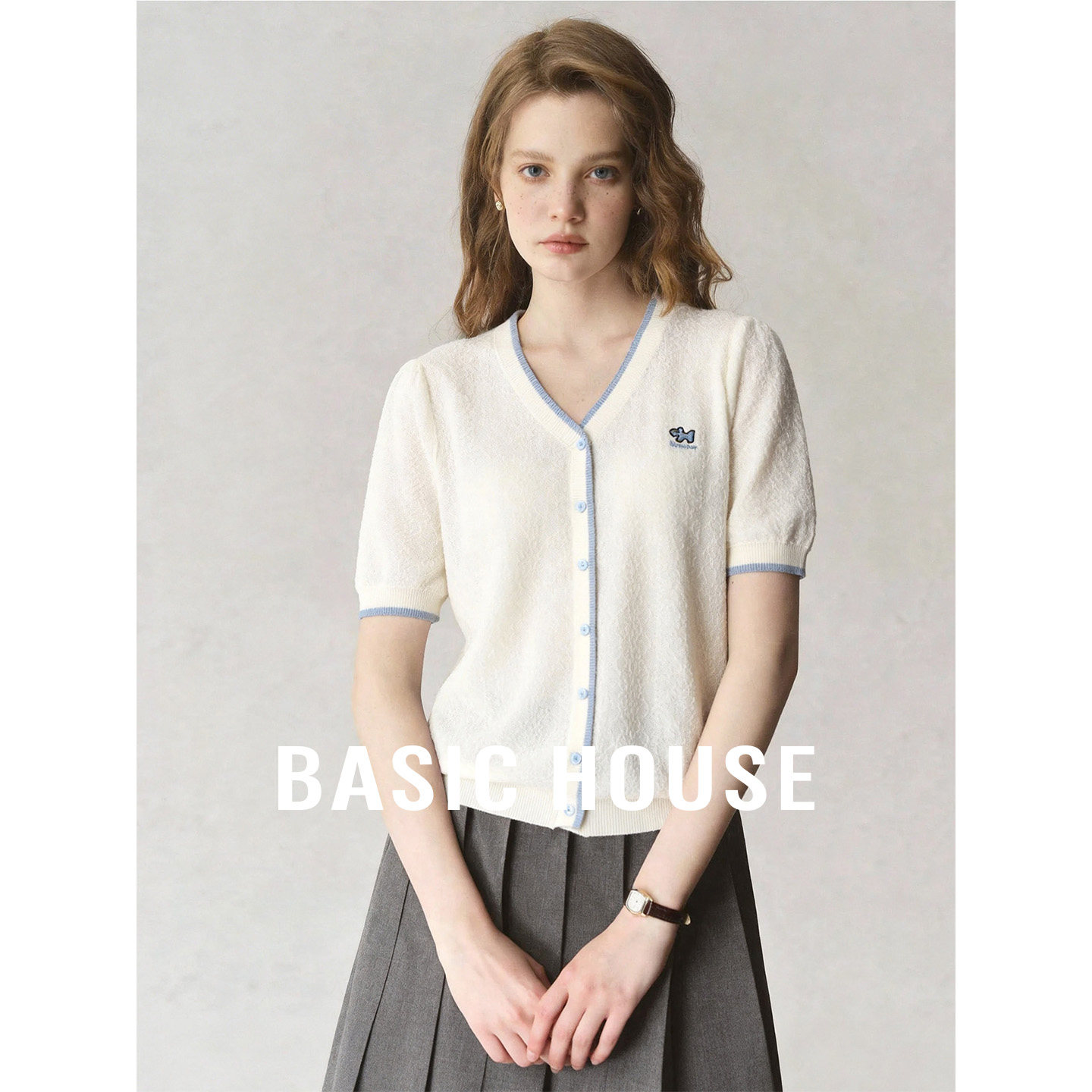 Basic House/百家好白色V领刺绣针织开衫女26夏季宽松超好看外搭