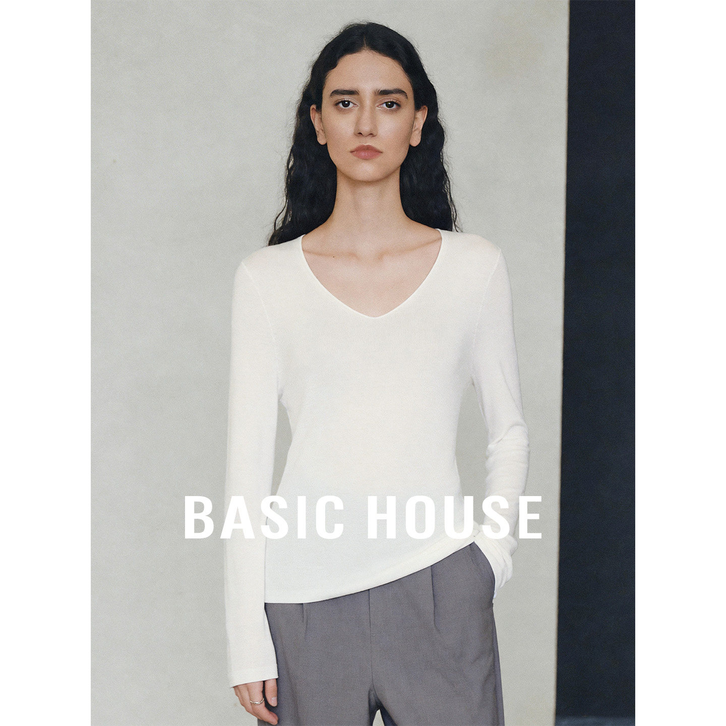 BasicHous百家好白色V领扬子纱无缝打底衫女秋针织衫内搭显瘦上衣