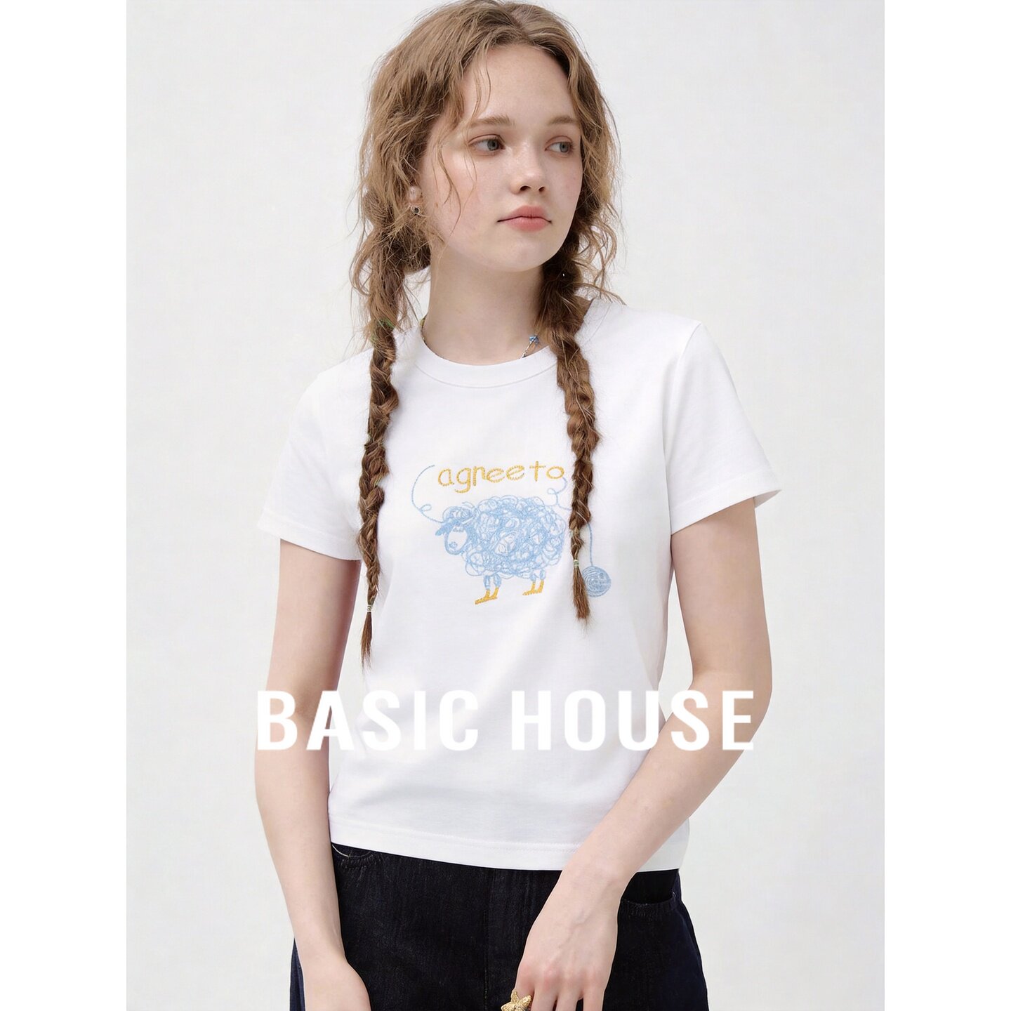 Basic House/百家好白色圆领短袖T恤女夏刺绣设计感小众减龄上衣