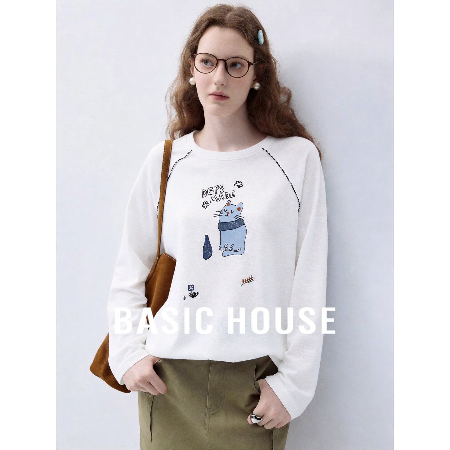 Basic House/百家好卡通猫咪印花长袖T恤女秋季白色宽松显瘦上衣