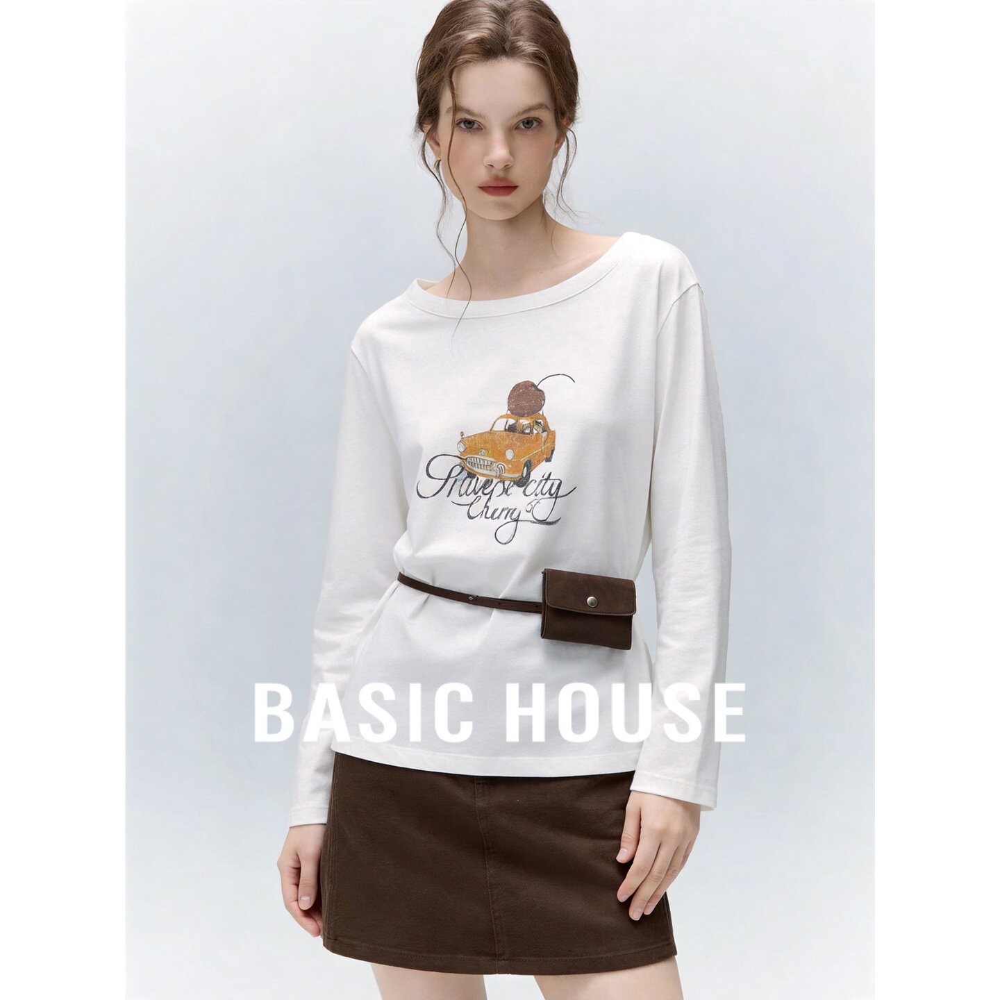 Basic House/百家好设计感腰带装饰印花含棉长袖T恤女显瘦上衣