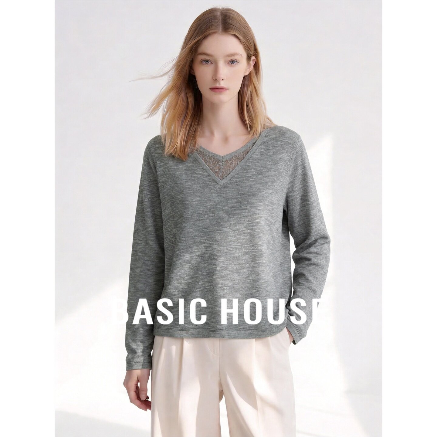 Basic House/百家好V领蕾丝拼接针织衫女秋长袖慵懒百搭毛衣上衣