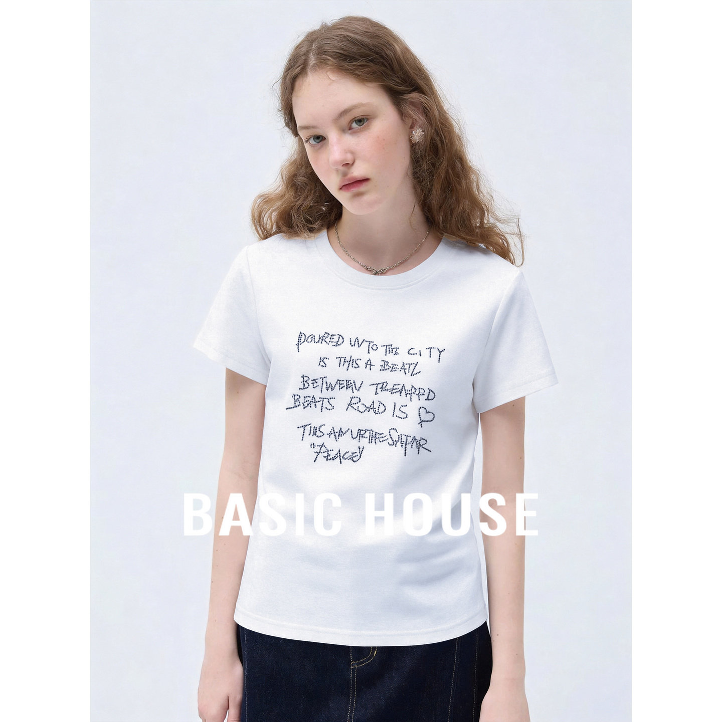 Basic House/百家好白色字母烫钻设计感短袖时尚百搭休闲风T恤女