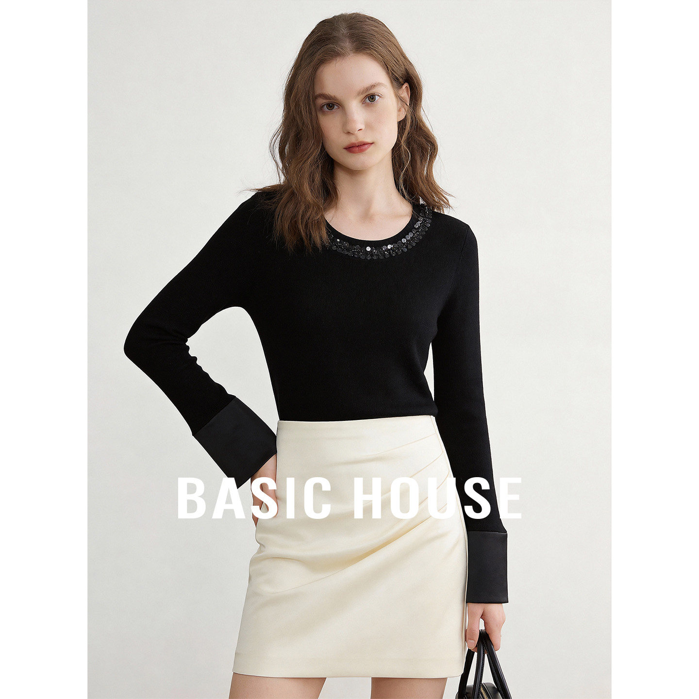 Basic House/百家好黑色钉珠微喇袖设计针织衫女春肌理感百搭上衣