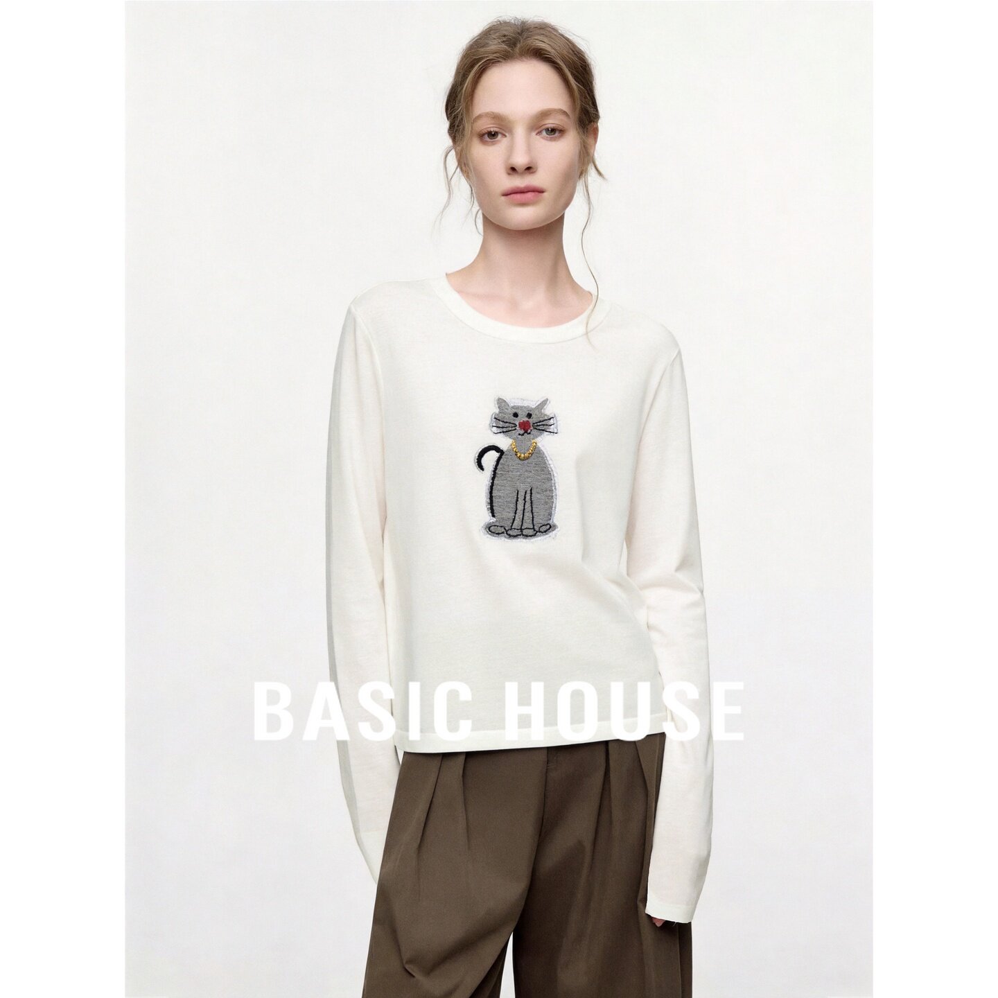 Basic House/百家好2026秋季米白圆领猫咪贴布宽松长袖女装针织衫