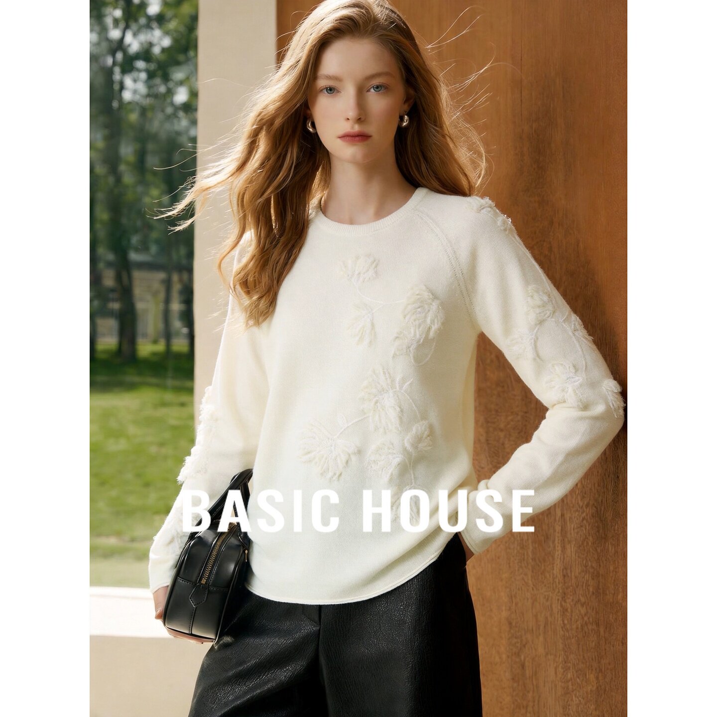 Basic House/百家好2026秋季莱赛尔白色圆领花卉绣花落肩女针织衫