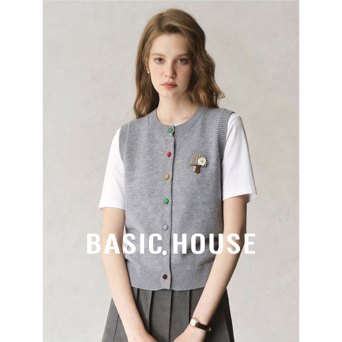 Basic House/百家好圆领彩扣针织马甲开衫女夏季百搭叠穿短款背心