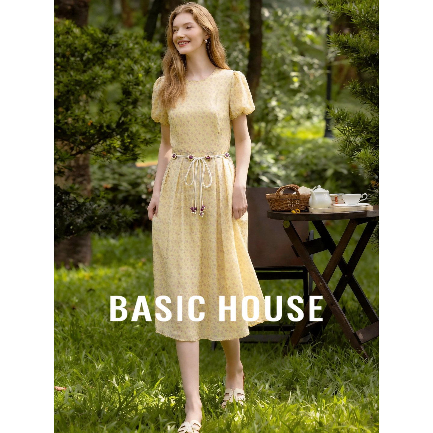 Basic House/百家好法式黄花碎花连衣裙女夏泡泡袖收腰系带中长裙