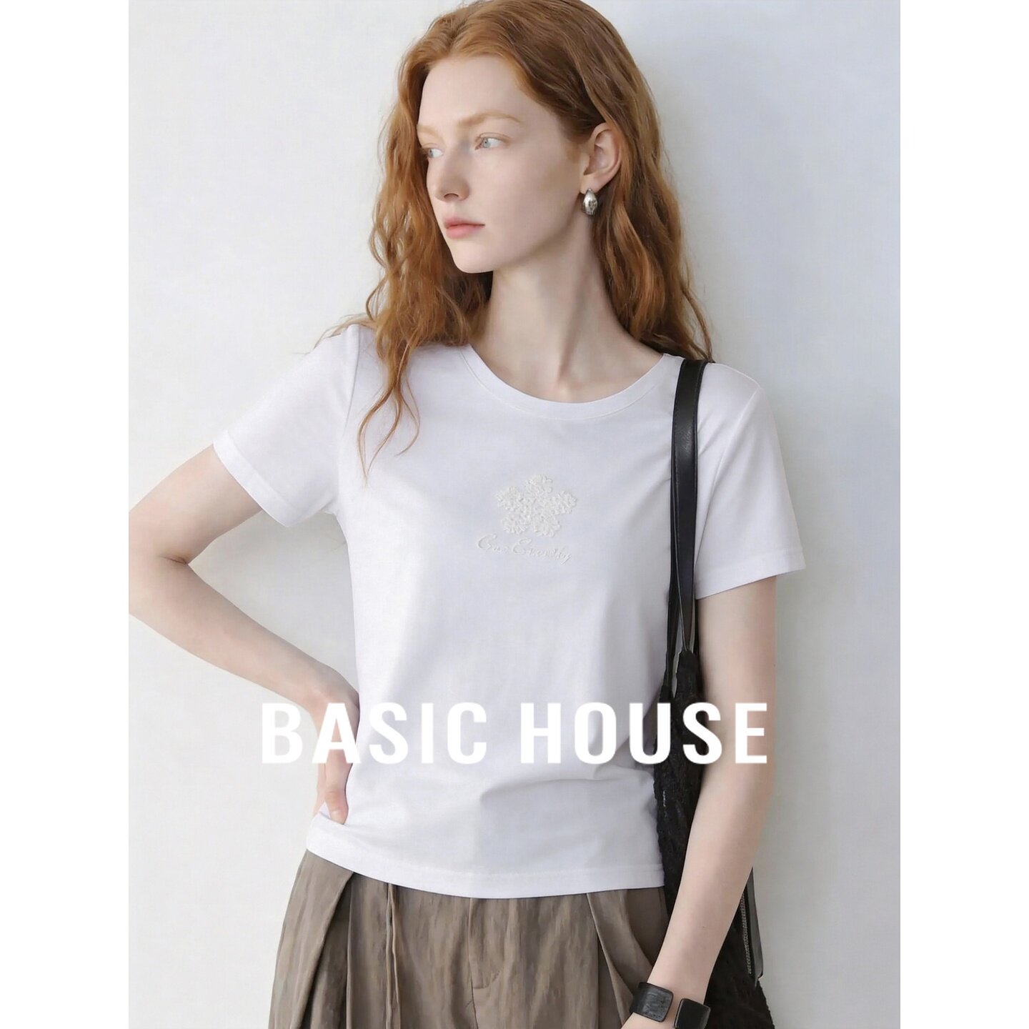 Basic House/百家好韩系白色刺绣短袖修身显瘦百搭休闲短款T恤女